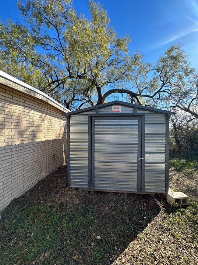 Building Photo - COMING MAY 2026! Charming 4-Bedroom Home + Huge Lot!