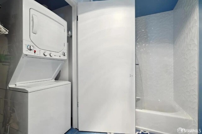 Building Photo - 1388 Gough St