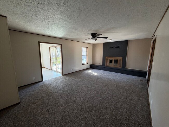 Building Photo - Beautiful 3bed/2.5bath Updated Westside Norman Home Available for Rent!