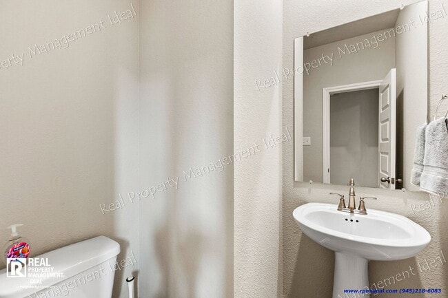 Building Photo - 2000 Plum Pk