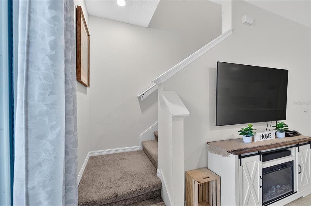 Building Photo - 33046 Major Oak Dr