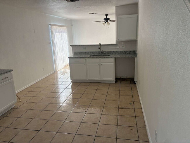 Building Photo - Four Bedroom/ Two and a Half Bed Home Near Brooks City Base
