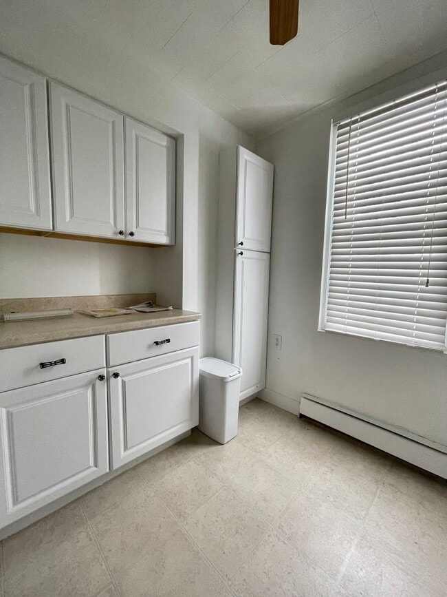 Building Photo - Coraopolis - 2 Bed 2 Bath - Immaculately M...