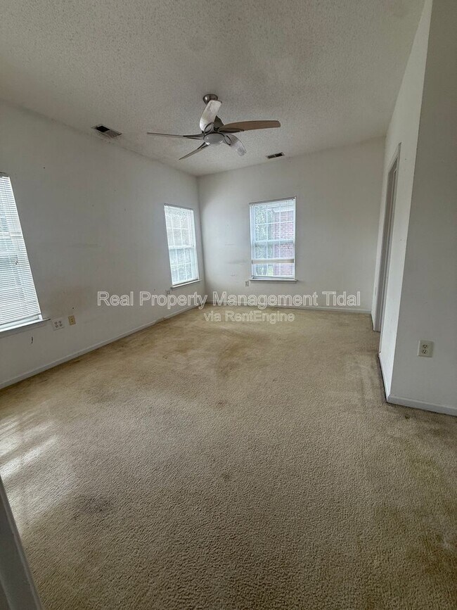 Building Photo - 5813 Ludington Dr