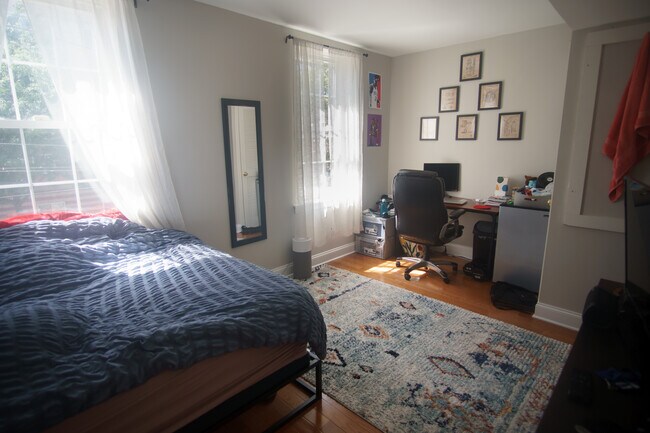 Building Photo - 609 N 34th St