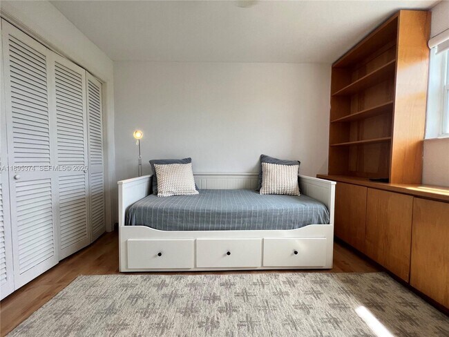 Building Photo - 555 Crandon Blvd