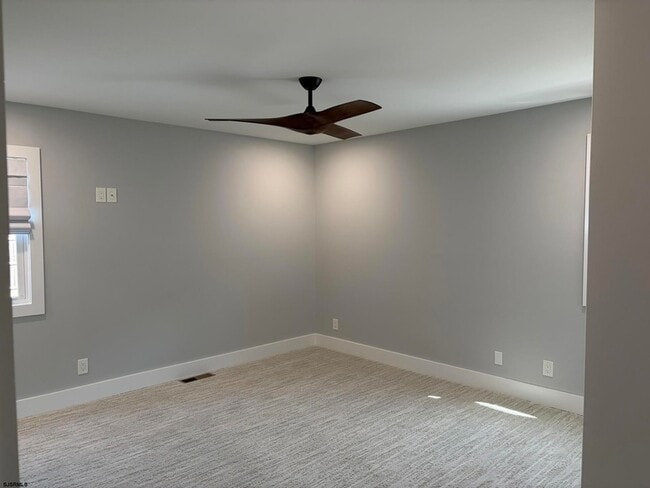 Building Photo - 437 Berkshire Dr