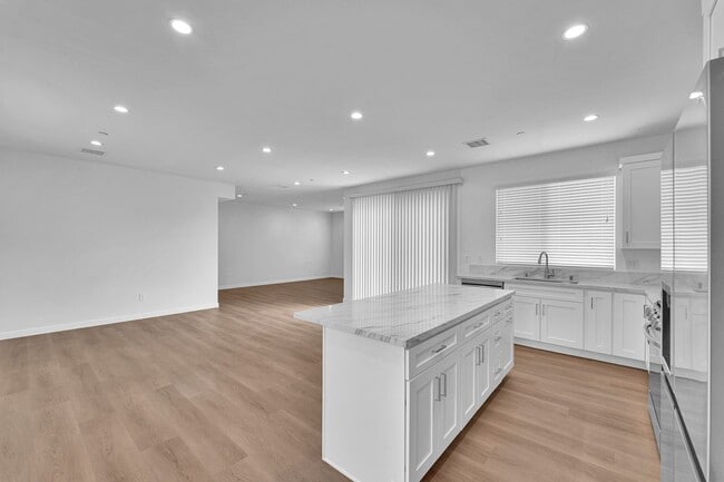 Building Photo - Modern Brand new 5-Bedroom Home for Lease ...