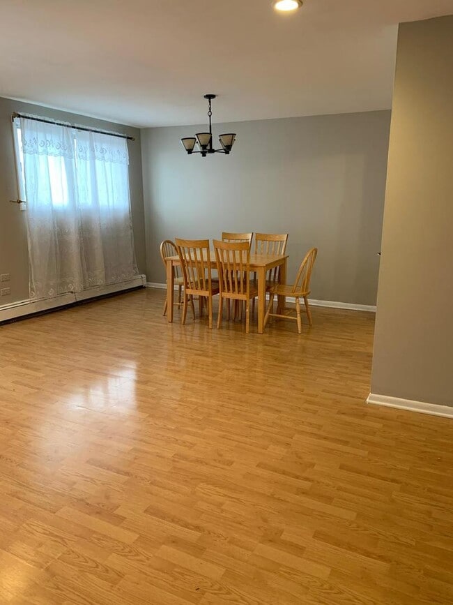 Building Photo - 9445 Kenton Ave