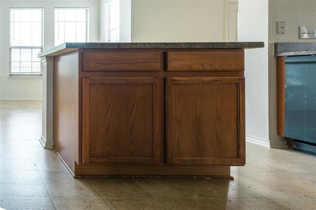 Building Photo - 612 Dark Tree Ln