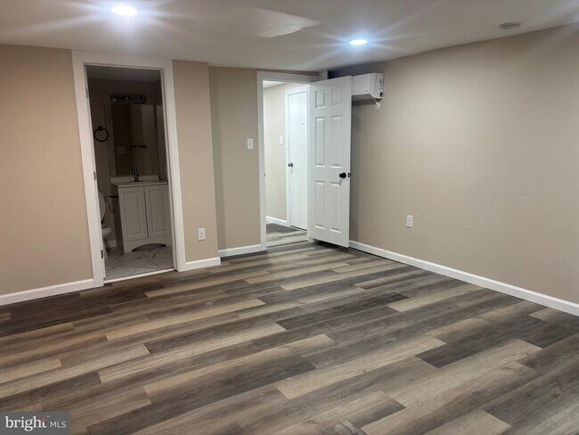 Building Photo - 14 West Ave