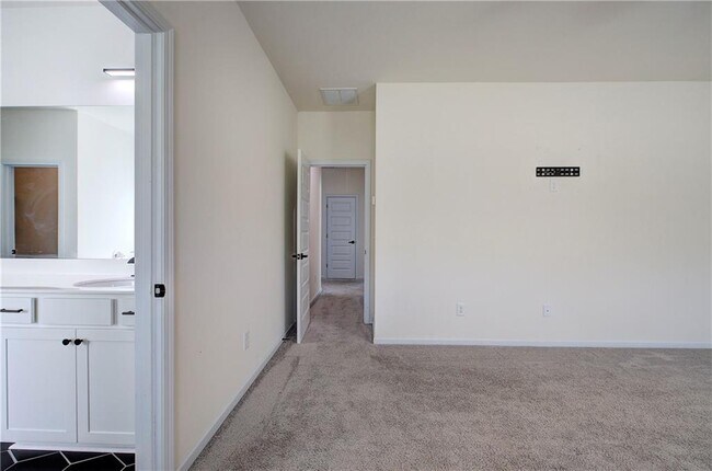 Building Photo - 10 Eagle Dr