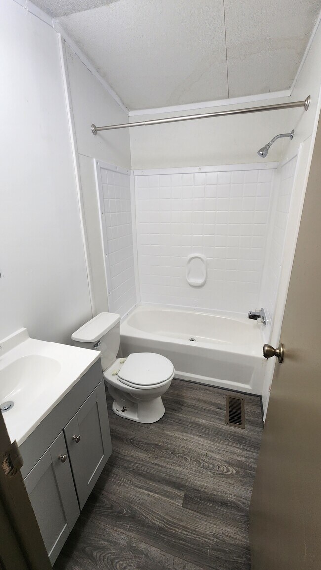 Building Photo - 2840 U.S. Hwy 190