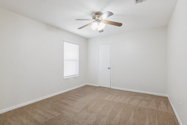 Building Photo - 407 Holly Ln