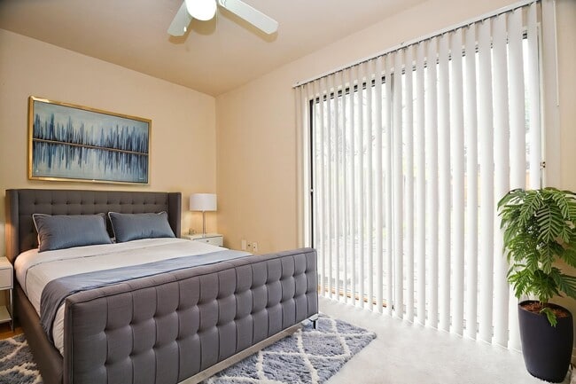 Building Photo - 5814 Fairdale Ln