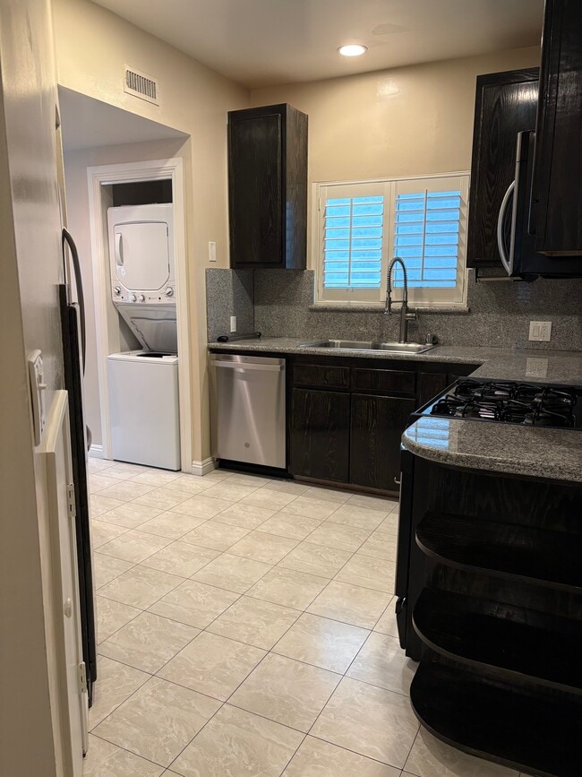 Building Photo - 2402 34th St