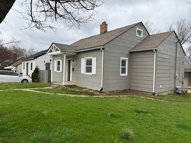 Building Photo - 511 Park View Ave