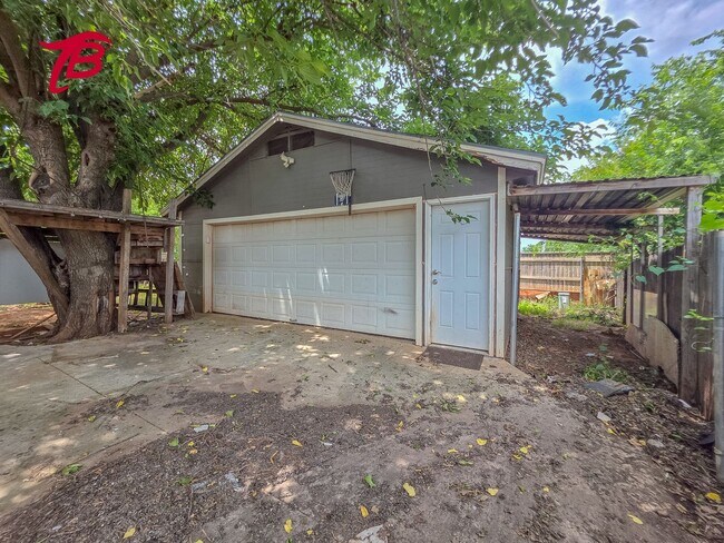 Building Photo - Charming 4-Bedroom Home with Spacious Yard
