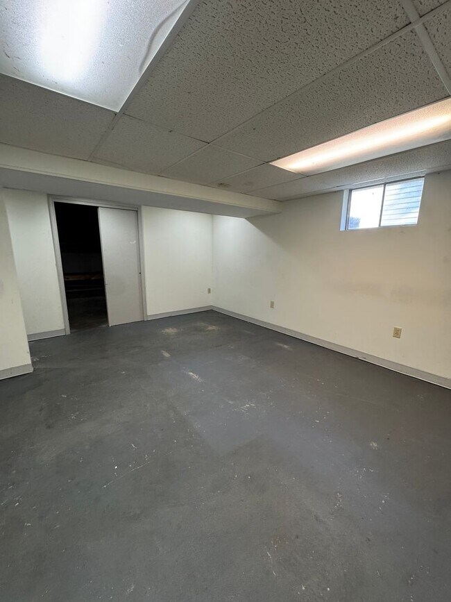 Building Photo - 4008 SW 10th St Terrace