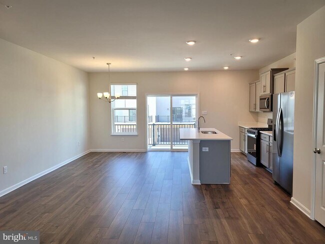 Building Photo - 762 Union St