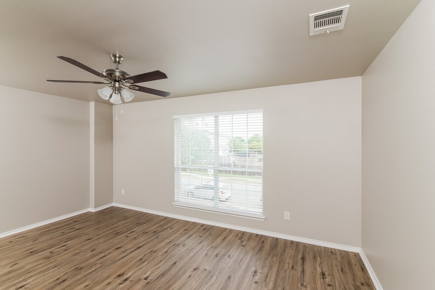 Building Photo - 10814 Pony Mesa
