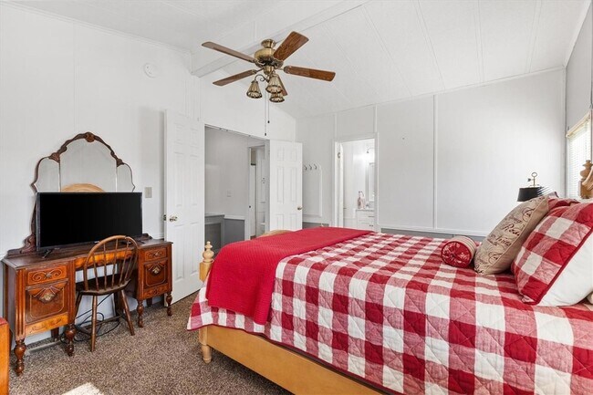 Building Photo - 732 Royal Palm Ave