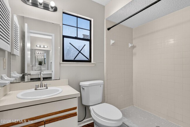 Building Photo - 8010 International Village Dr