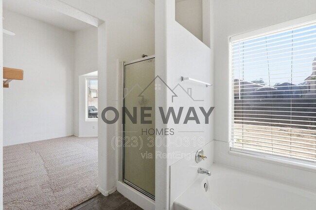 Building Photo - 4622 E Summerhaven Dr