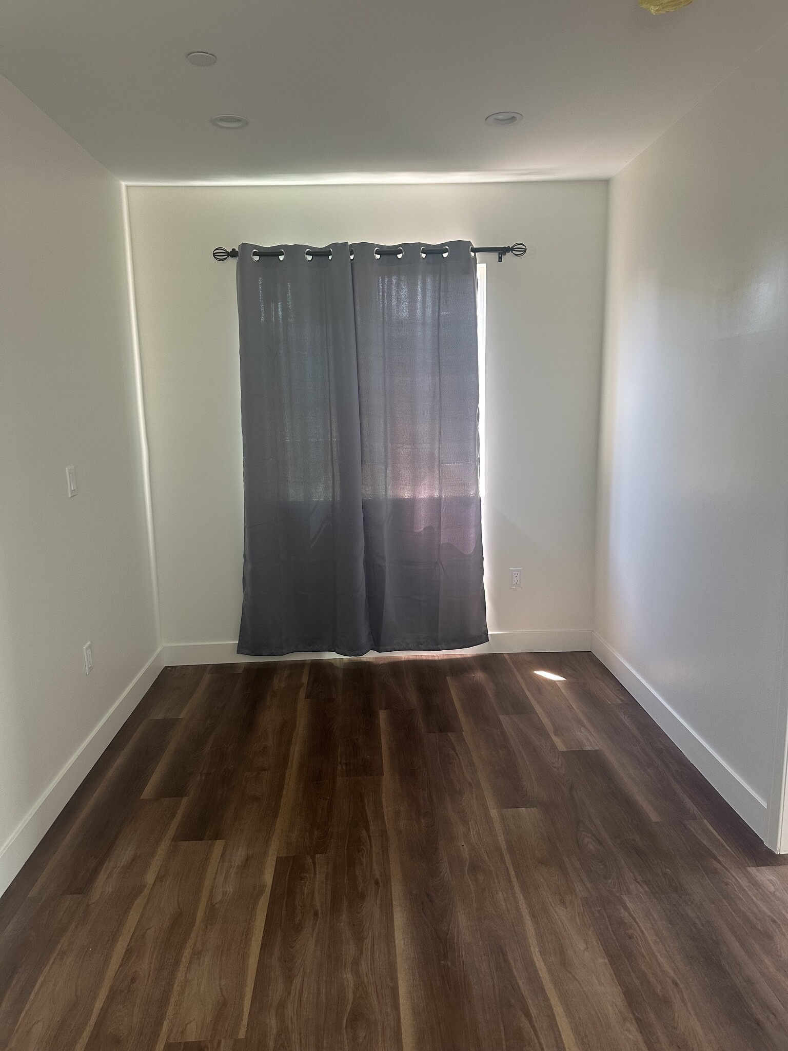 living room - 7333 Kraft Ave