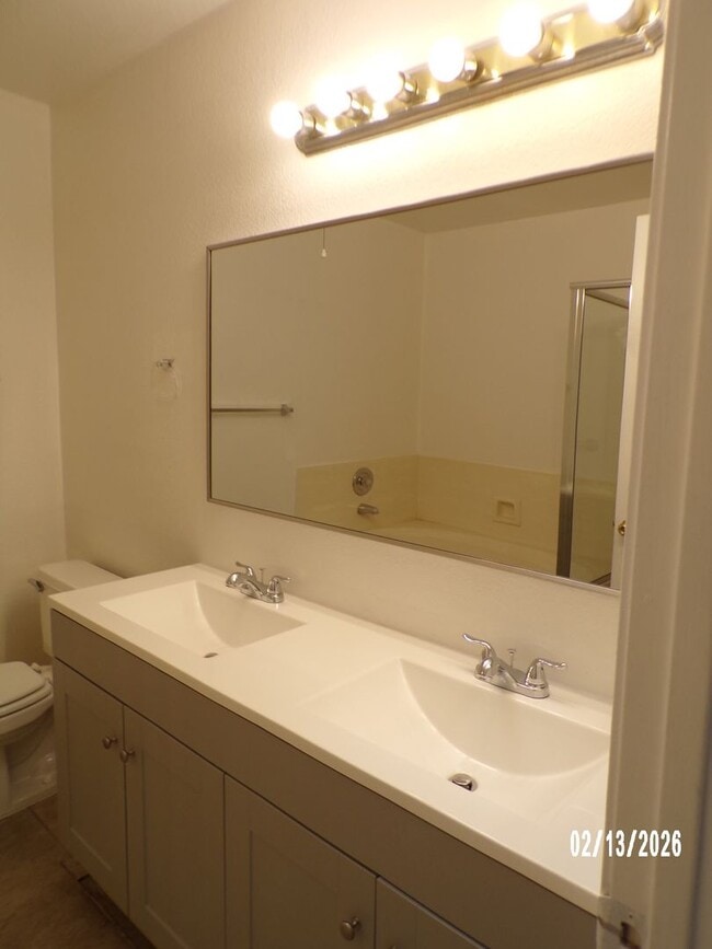 Building Photo - Cute Home