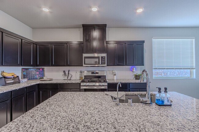 Building Photo - Beautiful home offers access to resort-style amenities