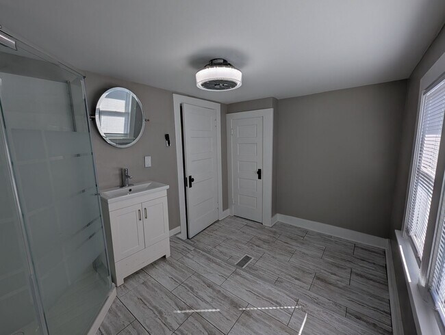 Building Photo - 4 Bedroom House in Boonville