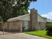 Building Photo - 4601 Reveille St