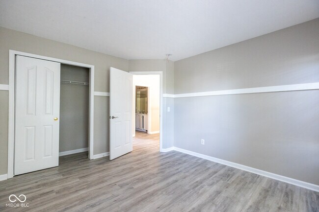 Building Photo - 344 W Columbine Ln