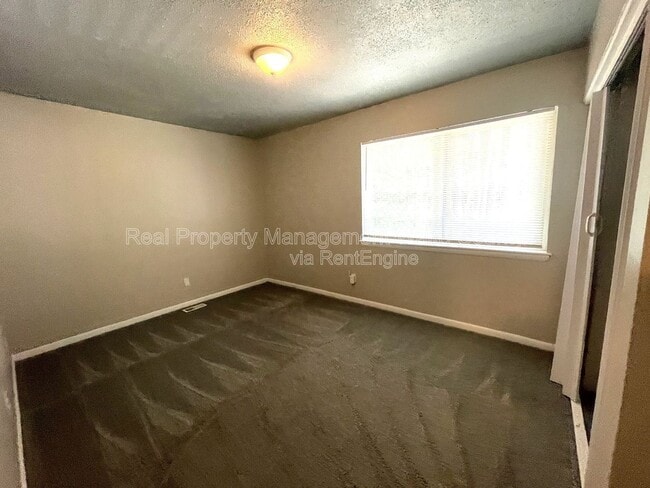 Building Photo - 4702 Walden Pond Dr