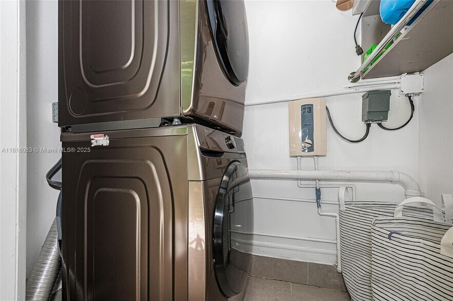 Building Photo - 375 Harbor Ct