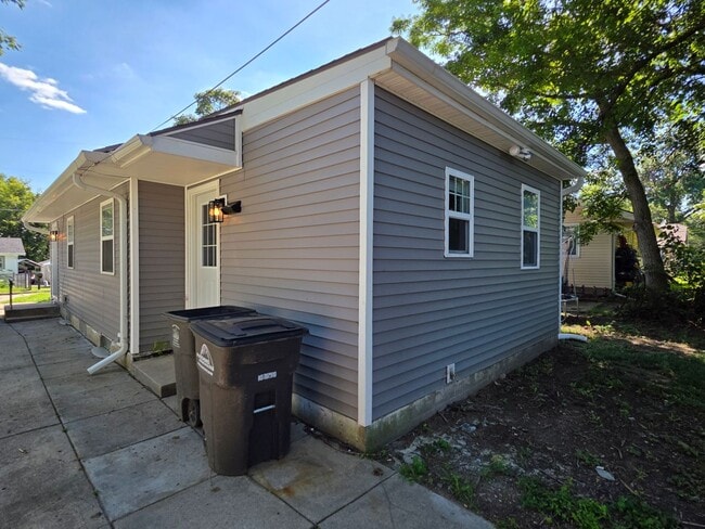Building Photo - 3111 Lincoln Ave