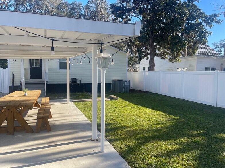 Building Photo - 3213 Bannon Dr