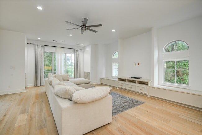 Building Photo - 5002 Eigel St