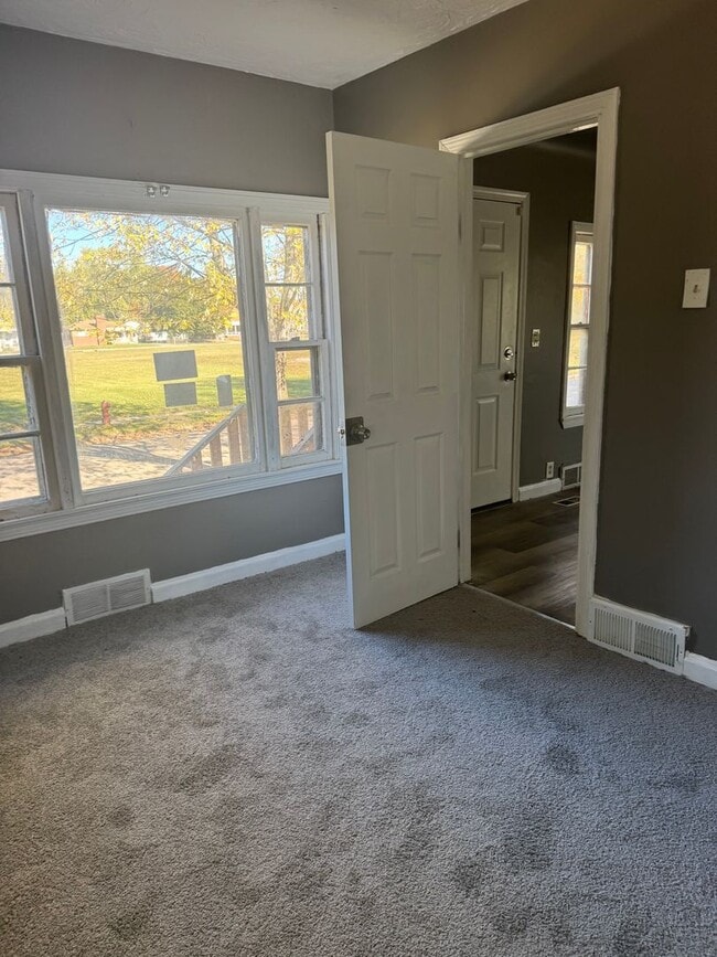 Building Photo - 3 Bedroom Home In Warren