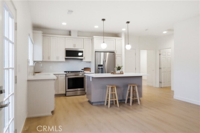 Building Photo - 215 E 2nd St