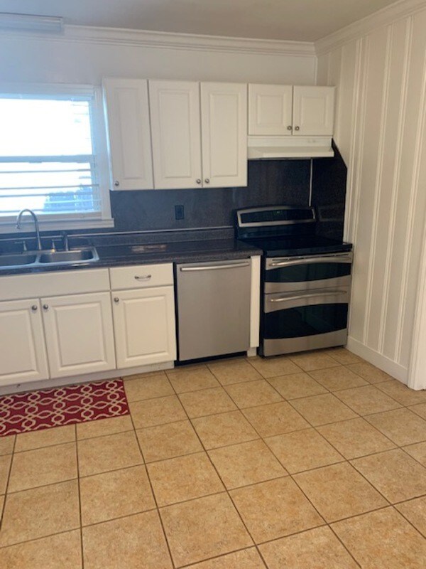 Building Photo - 4327 Castlewood Rd