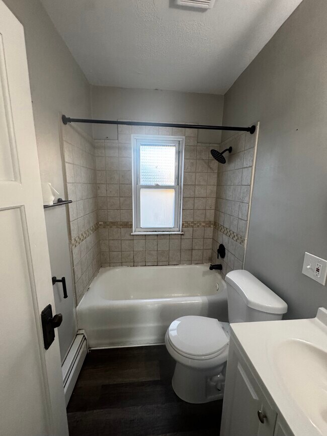 Building Photo - 8615 W Adler St