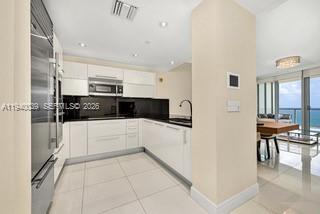 Building Photo - 17121 Collins Ave