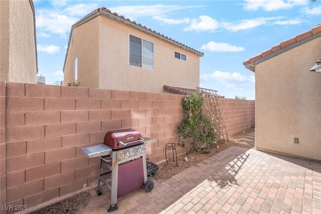 Building Photo - 9348 Vista Waters Ln