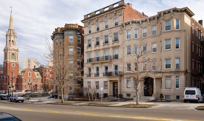 Building Photo - 465 Park Dr