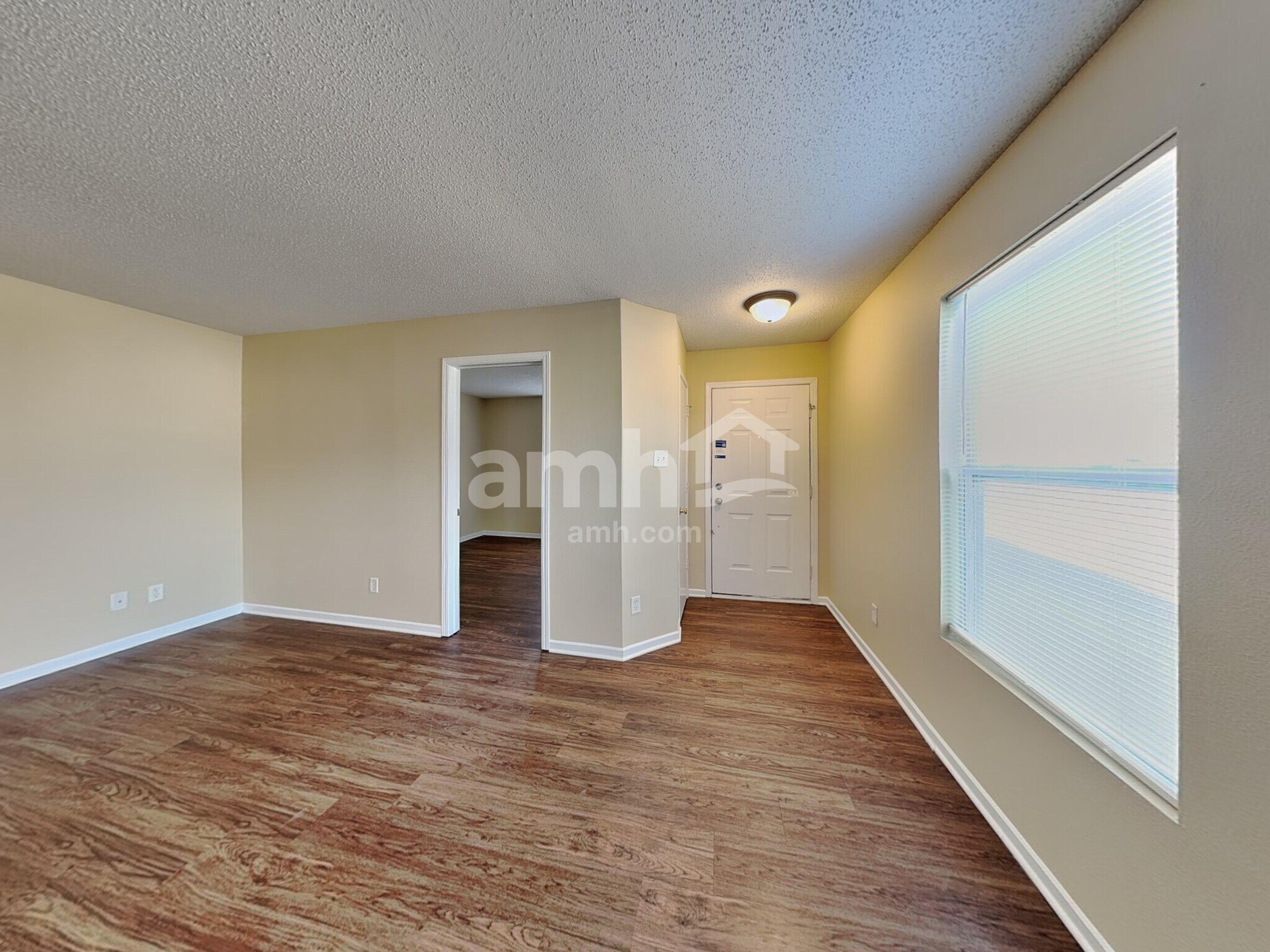 Building Photo - 2071 Bridlewood Dr