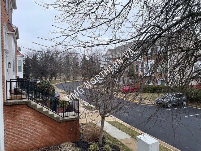 Building Photo - 22525 Maison Carree Square