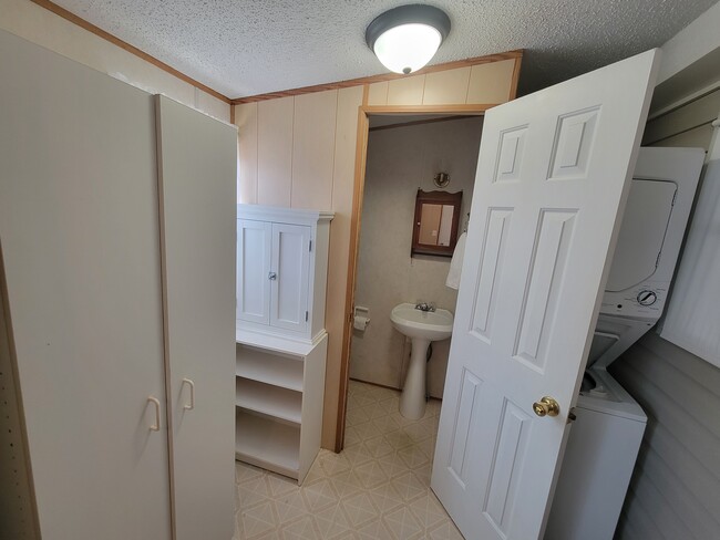 Building Photo - 21 Strollers Ln