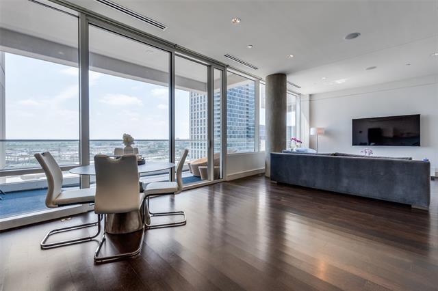 Building Photo - 2408 Victory Park Ln